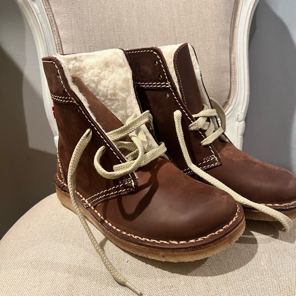 duck boots Shoes - Cozy Brown Winter Boots with Cream Laces